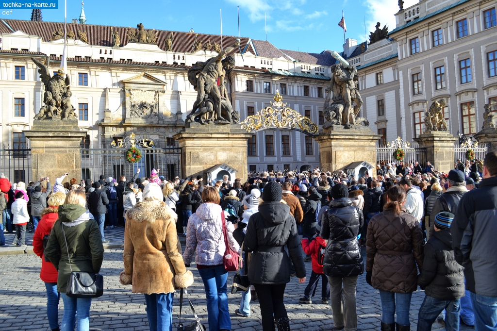 Разное. У президентского дворца в Праге