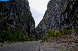 Абхазия. Ущелье по пути на Рицу