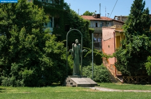 Грузия. Памятник поэту-ашугу Этиму Гурджи в Тбилиси
