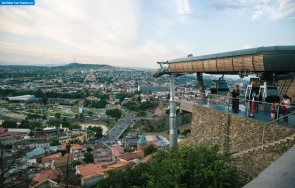 Грузия. Канатная дорога к крепости Нарикала в Тбилиси