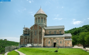 Грузия. Новый храм в Бодбийском монастыре близ Сигнахи