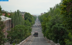 Армения. Вид от Матенадарана на проспект Месропа Маштоца в Ереване