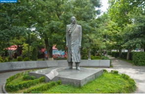 Армения. Памятник Вильяму Сарояну в Ереване
