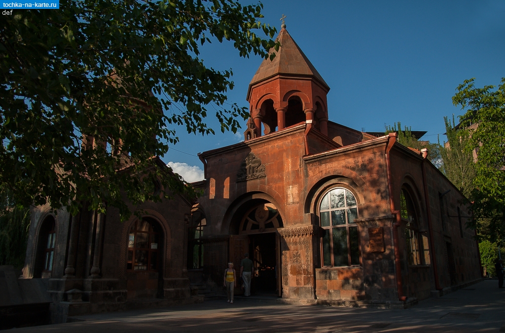 Армения. Церковь Сурб Зоравор Аствацацин в Ереване