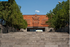 Армения. Вход в музей Эребуни в Ереване