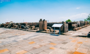Армения. Развалины римских бань возле храма Звартноц в Армении