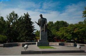 Армения. Памятник Комитасу в Вагаршапате