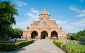 Армения. Церковь Святой Гаяне в Вагаршапате