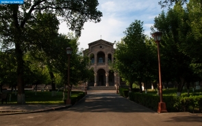 Армения. Духовный центр в Эчмиадзинском монастыре в Вагаршапате