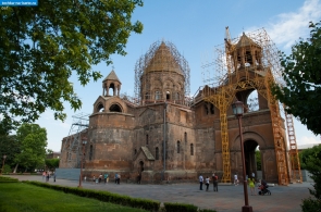 Армения. Эчмиадзинский кафедральный собор в Вагаршапате