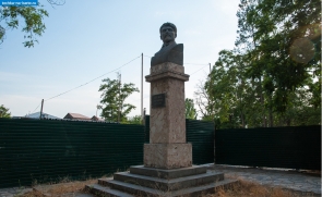 Армения. Памятник Степану Шаумяну в Вагаршапате