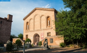 Армения. Музей скульптора Хорена Тер-Арутяна в Вагаршапате