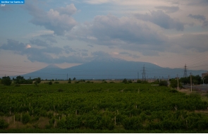 Армения. Вид на гору Арарат из Вагаршапата