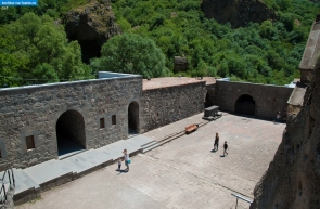 Армения. Двор монастыря Гегард