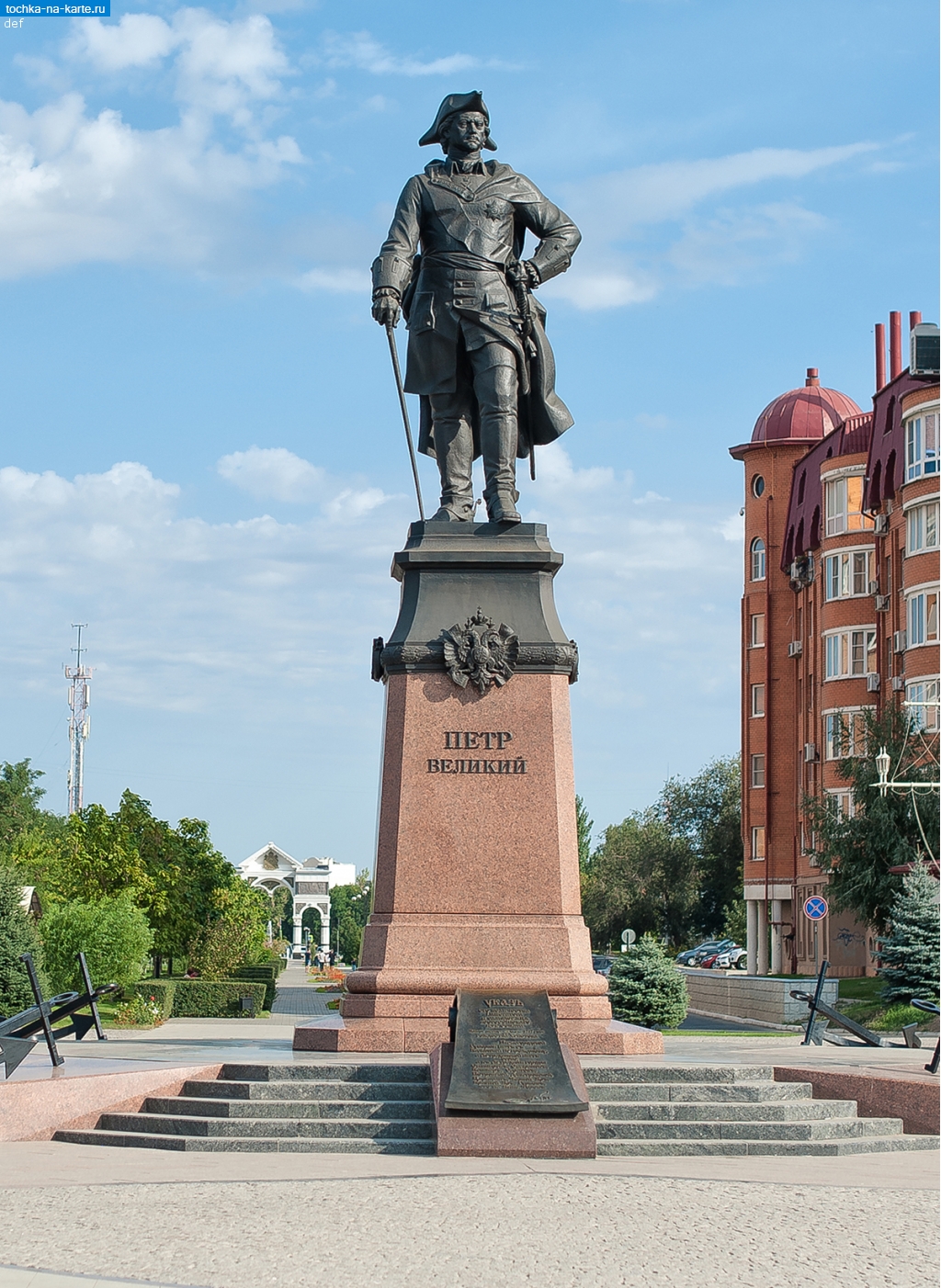 Памятник Петру великому в Астрахани