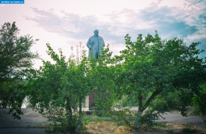 Астраханская область. Памятник Ленину в Камызяке