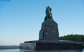 Краснодарский край. Памятник погибшему во время урагана в 1953 году экипажу рыболовецкого сейнера "Уруп" в Новороссийске