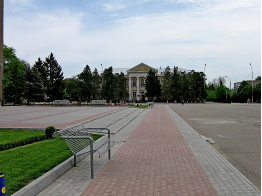 Будённовск. Вид в направлении Дворца детского творчества (бывший Дворец пионеров)