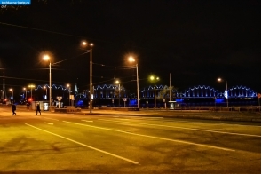 Латвия. Подсветка железнодорожного моста