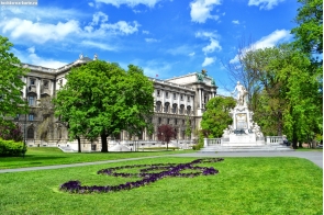 Вена. Памятник Моцарту в городском саду Вены