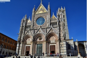 Тоскана. Фасад Кафедрального Собора в Сиене