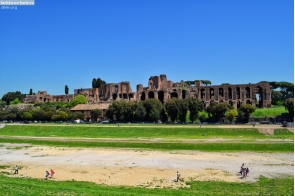 Рим. Остатки крупнейшего ипподрома в Древнем Риме - Circus Maximus