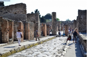 Кампания. Улицы Помпей снова полны людей