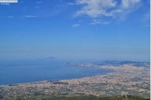 Кампания. Вид на Неаполь с Везувия