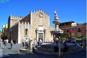Сицилия. Кафедральный собор и фонтан в Таормине