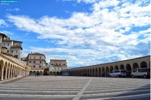 Италия. Площадка у монастыря Сакро Конвенто в Ассизи