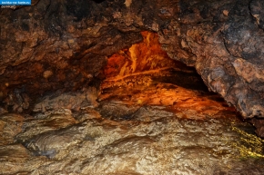 Красная пещера